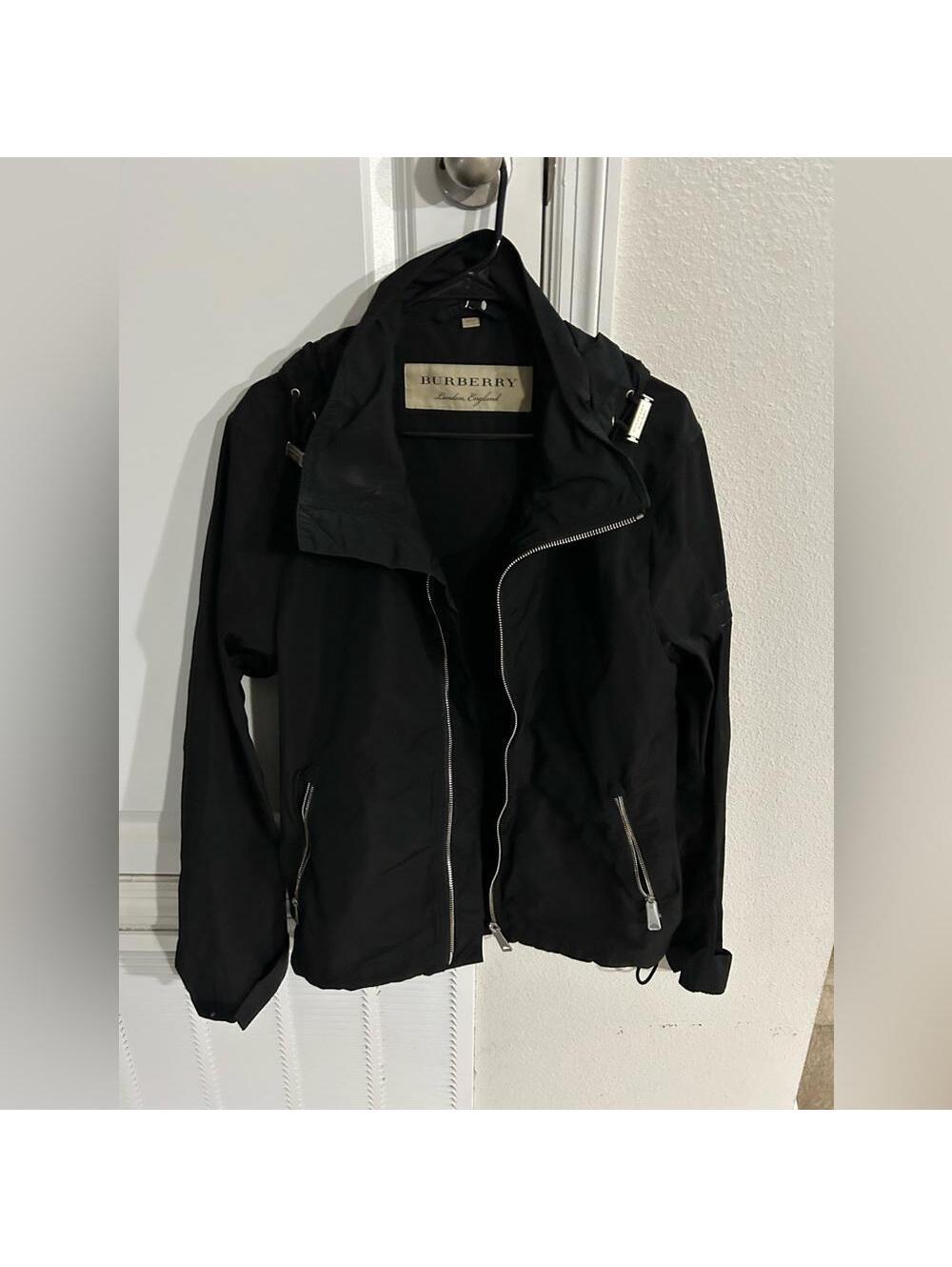 Men’s Burberry packaway hood showerproof jacket